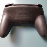 Nintendo Switch Pro Controller z tyłu